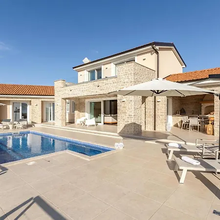 4 Bedroom Lovely In Malinska * Brzac