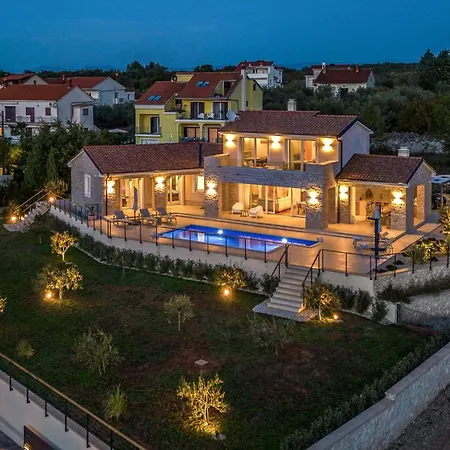 Holiday home 4 Bedroom Lovely In Malinska *